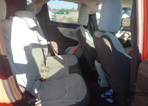 2015 Jeep Renegade Latitude из США, поврежденный, VIN ZACCJABT0FPB66531